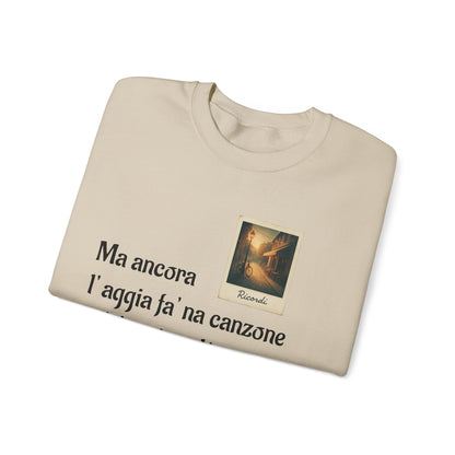 FELPA CIT.GEOLIER - Italian Lyric Crewneck Sweatshirt – "Ma ancora l’aggia fà' na canzone"
