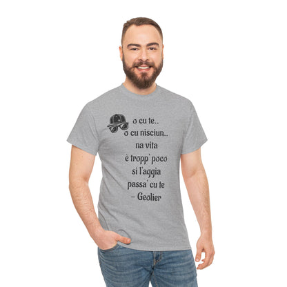 Maglietta unisex con citazione Geolier, maglietta ispiratrice, abbigliamento casual, regalo per gli amanti della musica, maglietta grafica alla moda