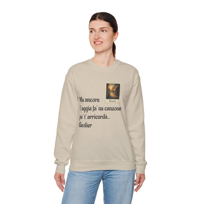 FELPA CIT.GEOLIER - Italian Lyric Crewneck Sweatshirt – "Ma ancora l’aggia fà' na canzone"