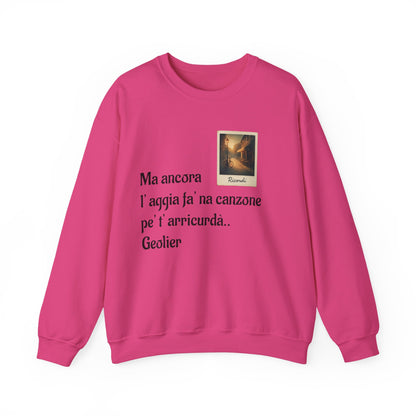 FELPA CIT.GEOLIER - Italian Lyric Crewneck Sweatshirt – "Ma ancora l’aggia fà' na canzone"