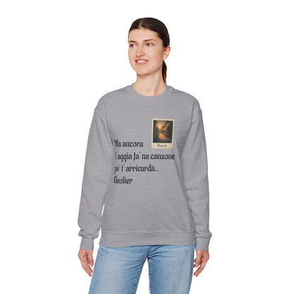 FELPA CIT.GEOLIER - Italian Lyric Crewneck Sweatshirt – "Ma ancora l’aggia fà' na canzone"