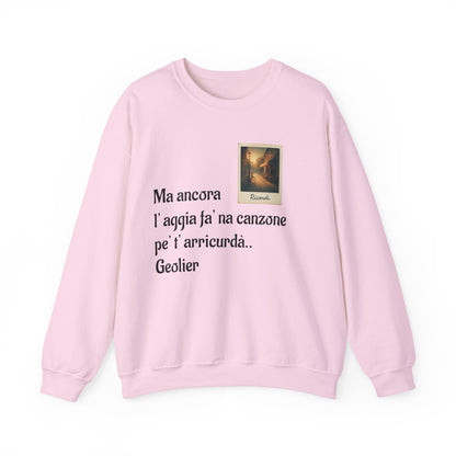 FELPA CIT.GEOLIER - Italian Lyric Crewneck Sweatshirt – "Ma ancora l’aggia fà' na canzone"