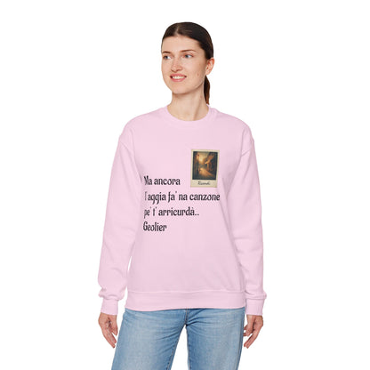 FELPA CIT.GEOLIER - Italian Lyric Crewneck Sweatshirt – "Ma ancora l’aggia fà' na canzone"