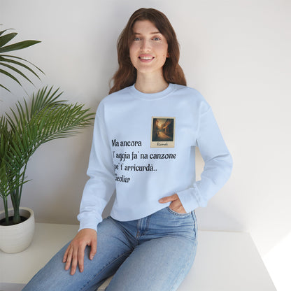 FELPA CIT.GEOLIER - Italian Lyric Crewneck Sweatshirt – "Ma ancora l’aggia fà' na canzone"