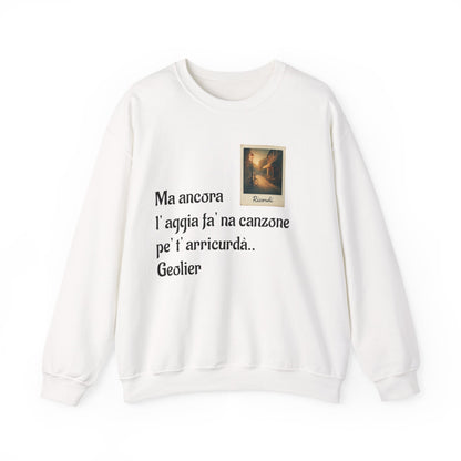 FELPA CIT.GEOLIER - Italian Lyric Crewneck Sweatshirt – "Ma ancora l’aggia fà' na canzone"