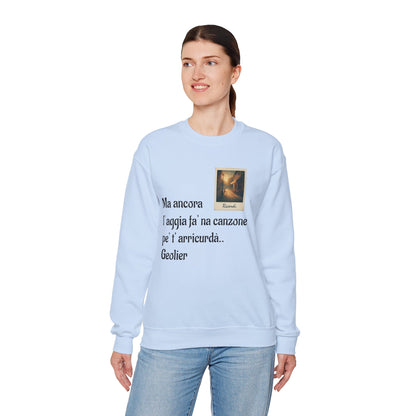 FELPA CIT.GEOLIER - Italian Lyric Crewneck Sweatshirt – "Ma ancora l’aggia fà' na canzone"